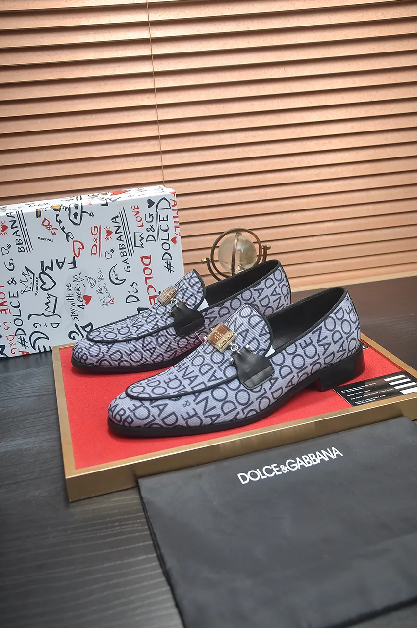 Men's men's shoes 💰500💶🌲 DG top 🔍🔍Men's new leather shoes 🚹 are on sale at the same time at the counter ⚠The uppers are imported cowhide from Italy, the entire imported cowhide lining, imported accessories 💪💪, completely 1⃣️ vs 1⃣️ replica 🇮 🇹💪💪, ⚠Sole: The original sole is specially provided by the original factory, the exclusive movable molded sole is super comfortable, ⚠The original factory follows the order, 🔍🔍high quality, you can enter and exit the counter at will, welcome to compare ⚠Size: 38-44 (45 customized)